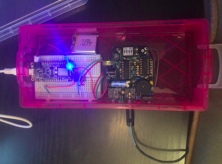 A container consisting of electrical circuit boards, batteries, and wires. 